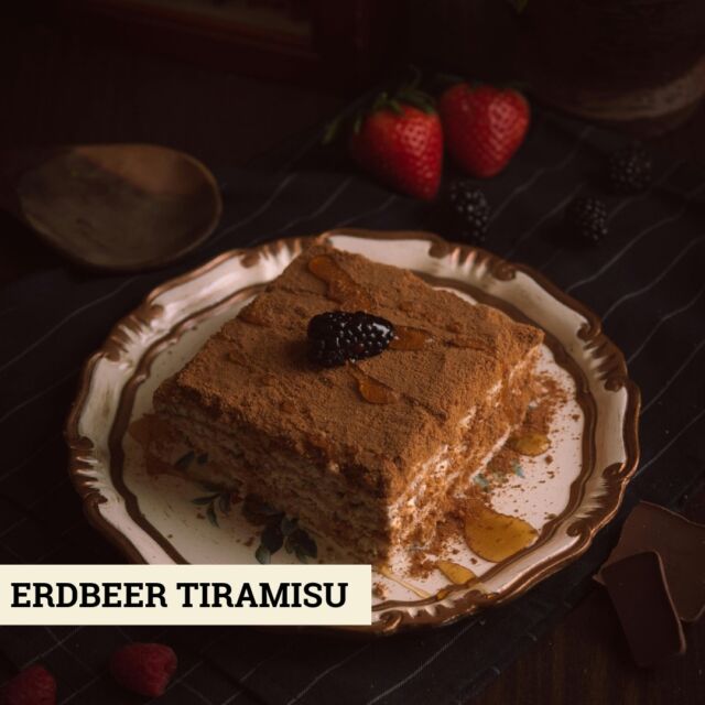 Tiramisu - lieben wir doch alle! 

Passend zu der Erdbeer-Saison haben wir ein tolles Rezept für Erdbeer-Tiramisu, dass wir gerne mit euch teilen möchten.
Lasst uns gemeinsam die süße Welt der Desserts erkunden! 🍓🍰

Das Erdbeer-Tiramisu Rezept findet ihr auf unserer Website. Der Link dazu ist in unserer Bio.

#bielefeldgehtaus #tiramisu #erdbeertiramisu #dessertliebe #selbstgemacht
📷: unsplash