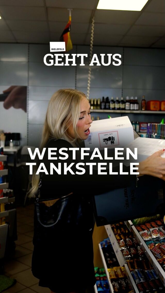 Na, bist du auch immer auf dem letzten Drücker, wenn du eigentlich schon beim Familienessen im schicken Restaurant sitzen müsstest? 🍽️😅

Die obligatorischen 5 Minuten... 😉

Davor:
⛽️ noch schnell tanken
📦 Pakete weg bringen
☕️ im Shop zuschlagen
🌺 eine kleine Aufmerksamkeit mitnehmen und 
🚘 das Auto waschen 🚿, damit Opa 👴 nicht meckert. 

Fahr deshalb kurz rechts bei der @westfalen_tankstelle in der📍Osningstraße 15, Nähe Sieker Endstation🚊🚌 ran, da bekommst du mit einem Stop alles.

Täglich bist 23 Uhr für dich da. 🦸🏻‍♀️ 

🚨 Gewinnspiel:
Damit du immer mobil bist, gibt es einen 100 Euro Tankgutschein zu gewinnen UND
ein Essen in deinem Lieblingsrestaurant frei nach Wahl! 🥰

Mitmachen:
1. Folge der @westfalen_tankstelle UND
2. verlinke dein Lieblingsrestaurant in den Kommentaren, wo du gerne Essen gehen würdest.

Dann bist du im Lostopf. 🫶🏻

Die Teilnahme ist bis zum 08.09.2024 | 23.59 Uhr möglich und die Gewinner geben wir dann in unserer Story bekannt. Viel Glück! 🍀 

#bielefeldgehtaus #bielefelder #bielefelderin #bielefeld #unterwegsinbielefeld #familienessen #stopandertanke