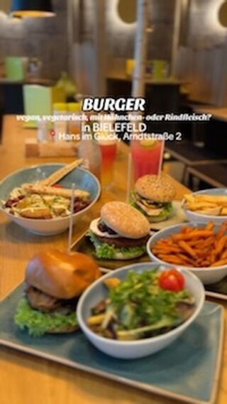 Ab in den Burger 🍔 Himmel! 😍

Ab zu @hans_im_glueck_burgergrill in die 📍Arndtstraße 2b und in den Märchenwald. 🍀

WAAAS für eine Auswahl! Ob:
🌱 Vegan oder vegetarisch 🌱 
🐔 Huhn oder Rind 🥩
bei über 30 Burgern ist für jeden etwas dabei.

Dazu noch ein Drink von der Bar, auf eine gute Zeit. 🥂 

Gewinnspiel:
3 x 25 Euro Gutscheine gibt es unter unserer Community zu gewinnen! 🥰

Mitmachen:
1.) Like diesen Beitrag und 
2.) mit welcher Person würdest du den Gutschein einlösen? Markiere sie in den Kommentaren.

Dann bist du im Lostopf. 🫶🏻

Das Gewinnspiel endet am 31.08.2024 | 23:59 Uhr.
Die Gewinner:innen geben wir dann in unserer Story bekannt. Viel Glück! 🍀 

PS: Folgst du uns @bielefeld.geht.aus schon? 🫣
Wenn nicht, schnell noch machen! So verpasst du nichts!

#bielefeldgehtaus #bielefeld #bielefeldcity #burger #hansimglück #burgermachenglücklich #burgerhimmel